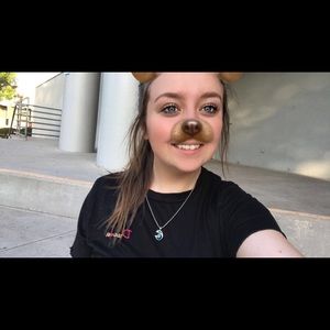 Meet your Posher, Danielle